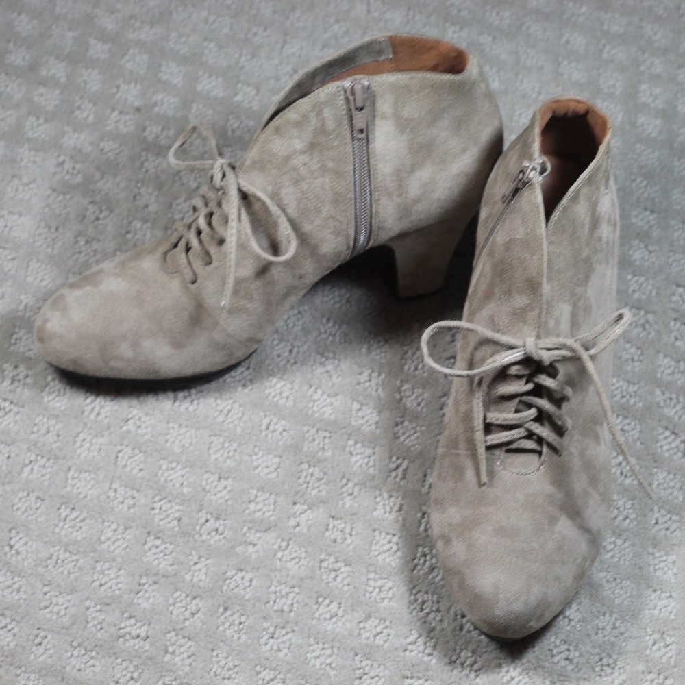 L'Amour De Pieds Collection Size 8.5M Tan Suede Leather Lace Up Ankle Booties